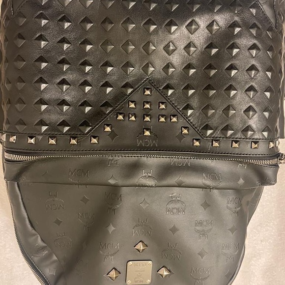 ❌SOLD❌Extra large MCM backpack in excellent condition - Picture 7 of 11